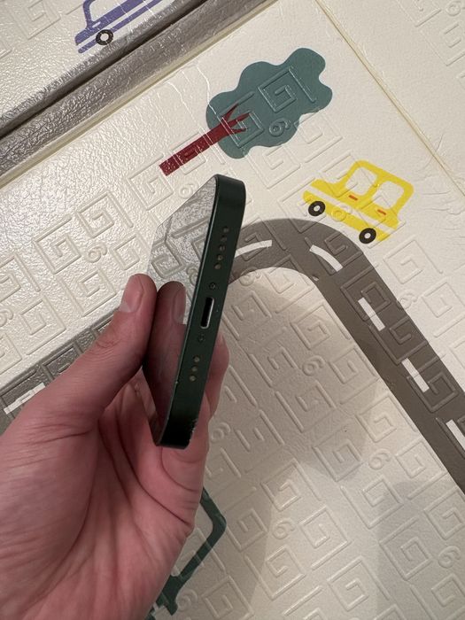 Срочно продам iPhone 13