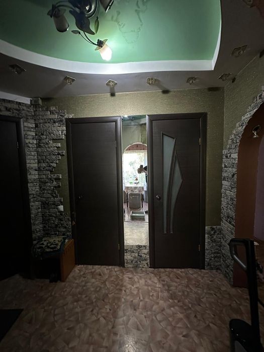 Продам двух комнатную квартиру