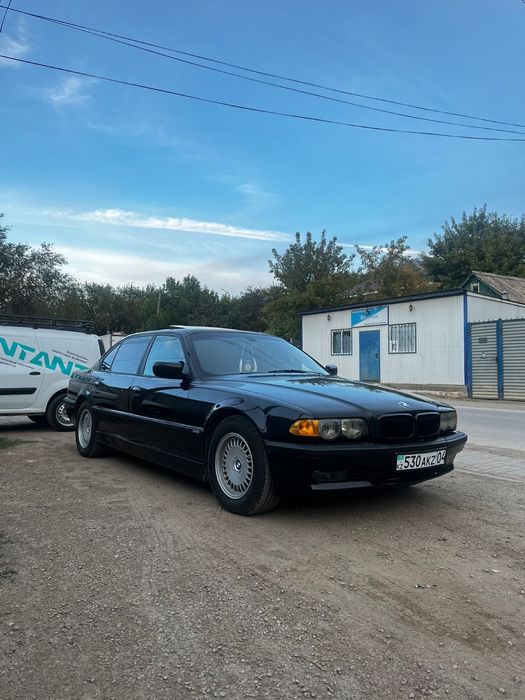 Продам бмв е38 740