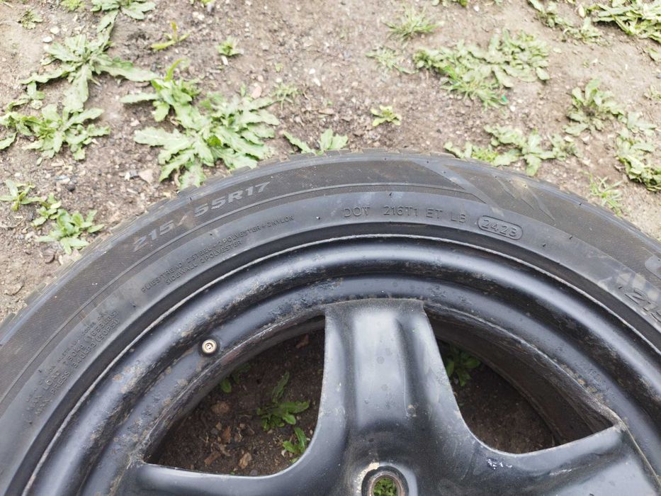 Продавам 4 нови зимни гуми 215/55R17 за Опел. Гумите са на 1000км.