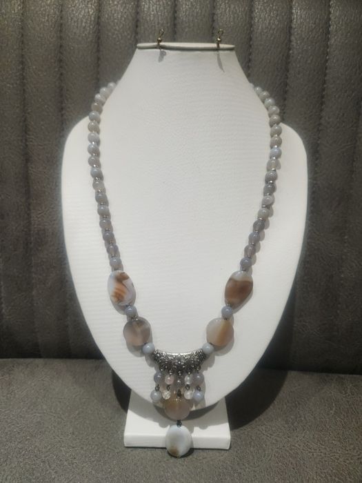 Бусы из натуральных камней