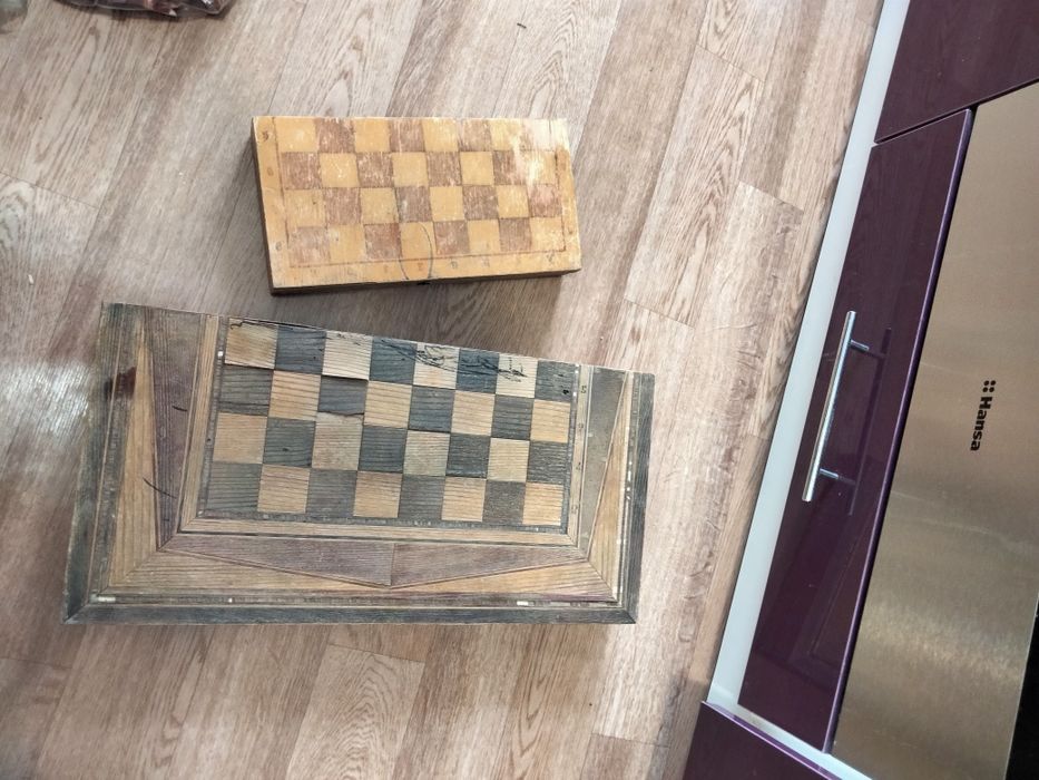 Продам шахматную доску с фигурами