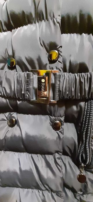 Geaca lunga vatuita , cu gluga