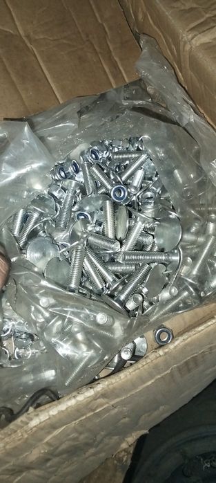 Продам нарыльные болты М8 м10