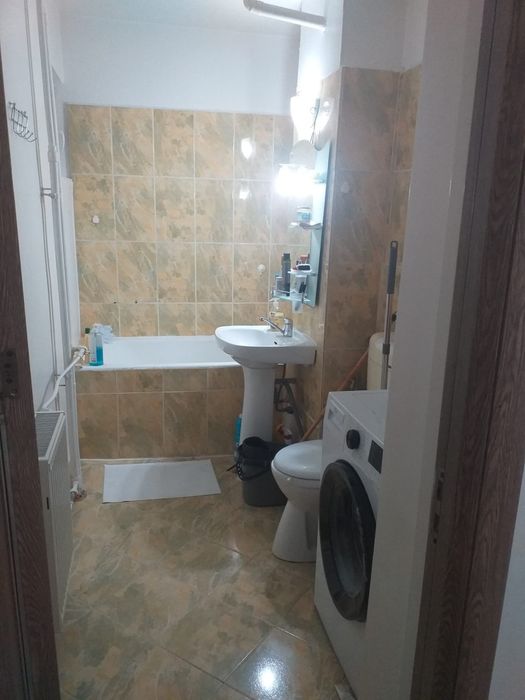 Garsonieră de închiriat zona ostroveni cu  lift