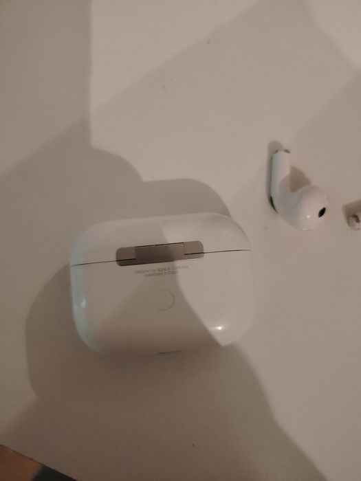 Airpods pro продаётся 20 к можно  торг