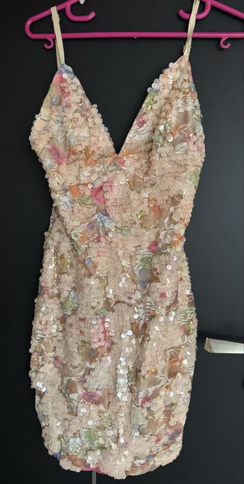 Цветна рокля за всеки повод