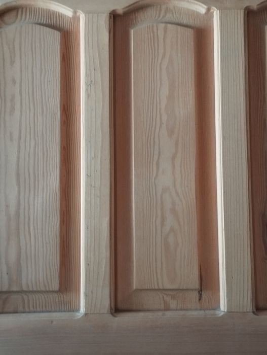 Продается новая деревянная дверь