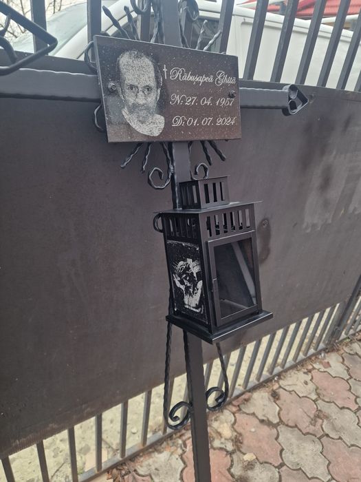 Fotogravura pe granit , felinare gravate , mese personalizate  cimitir