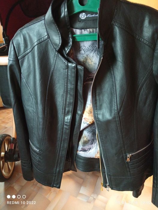 женская куртка новая