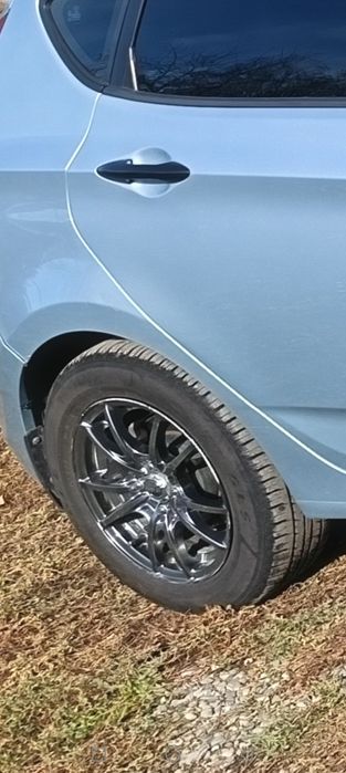 Продам комплект летней  резины на дисках