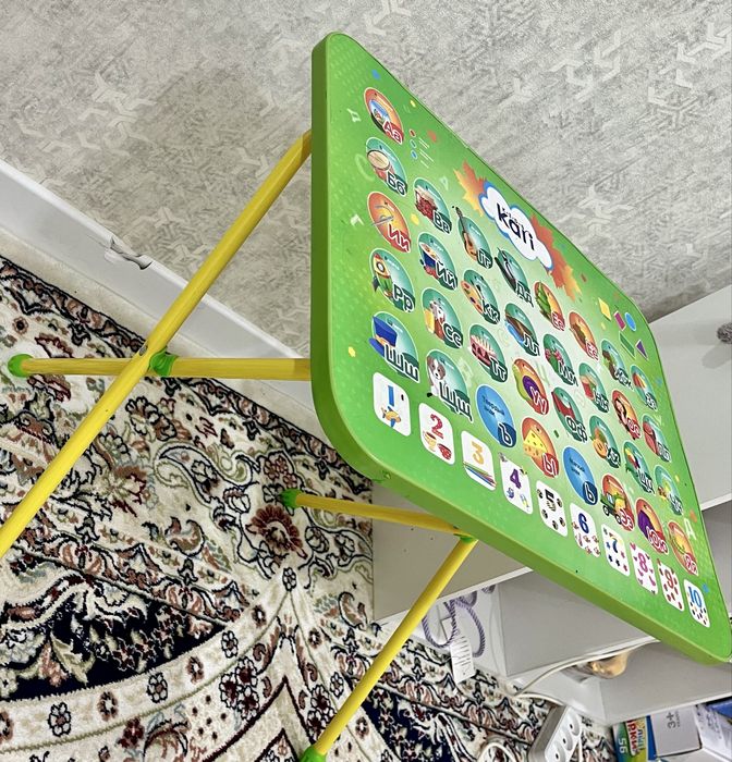 Продается детский стол Kari