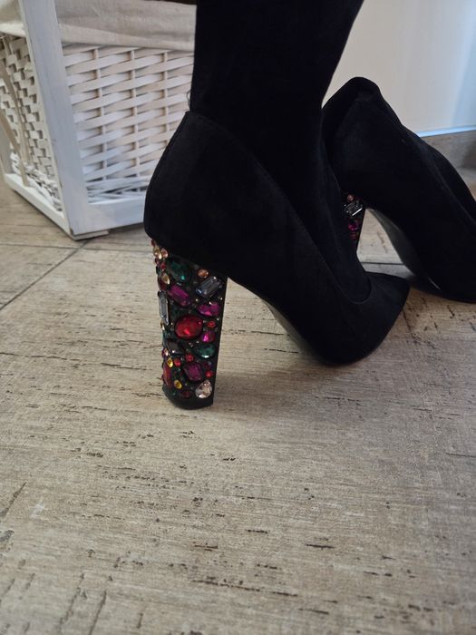 Велурени боти с камъни