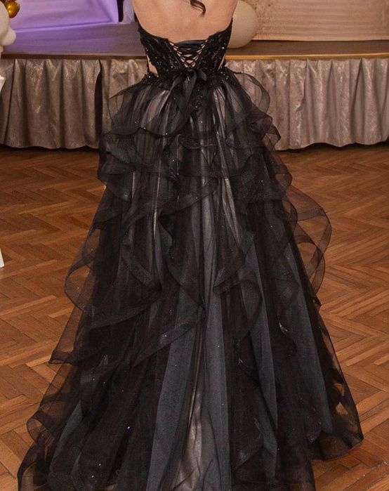 Бална рокля носена само няколко часа в перфектно състояние