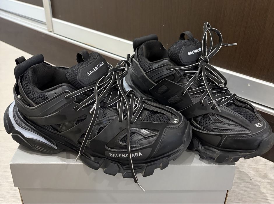 Balenciaga track