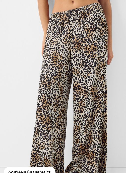 Сатенен леопардов панталон Bershka