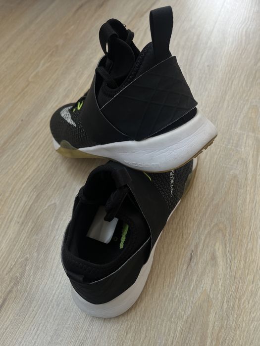 Nike Air Zoom Strong детски маратонки