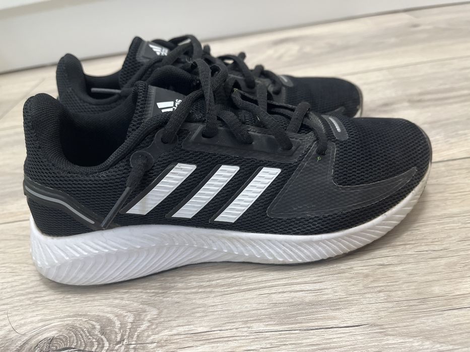 Кросовки адидас..