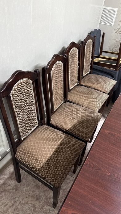 Стол Стулья для гостей