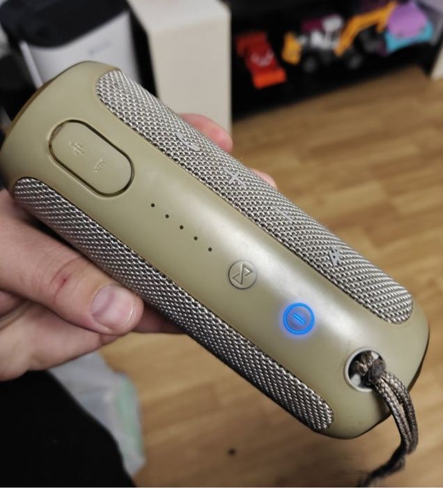 Vând  2 Boxe JBL Charge 5 și Flip 3