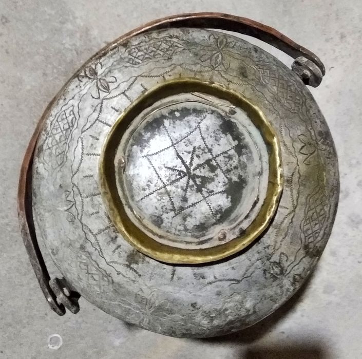 Antikvariat qumg'on Latun