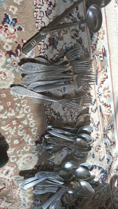 қасық ,кішкентай қасық және вилкалар