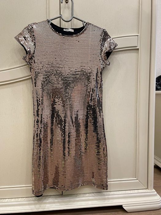 Продам блестящее детское нарядное платье