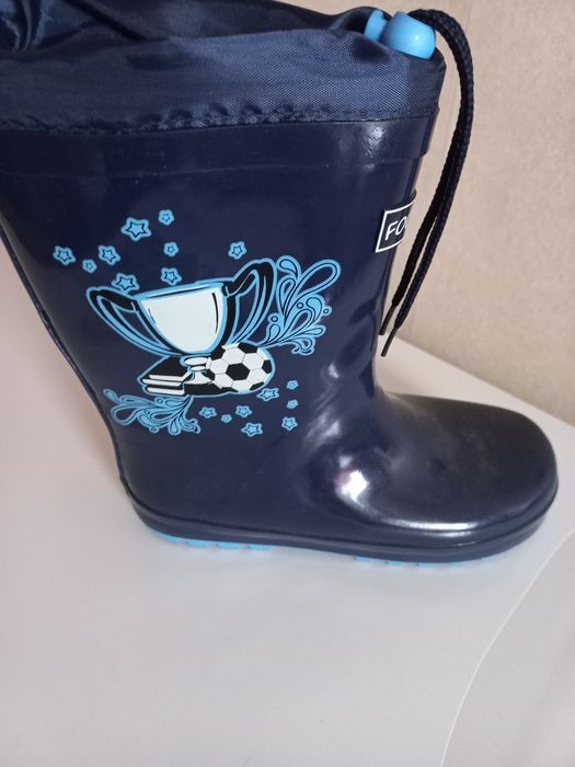 Срочно продам резиновые сапоги