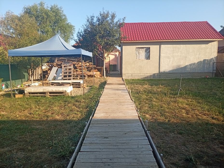 Vind casă 3 camere