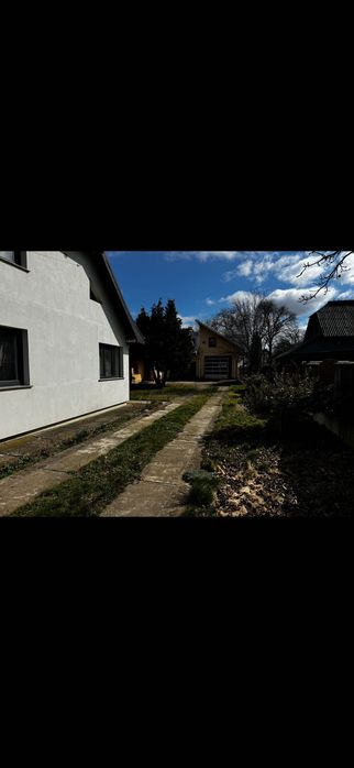 Casa de Vanzare!  Cu toate utilitățile,gradina ,2 garaj,