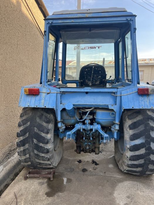 Traktor Ttz28 sotiladi