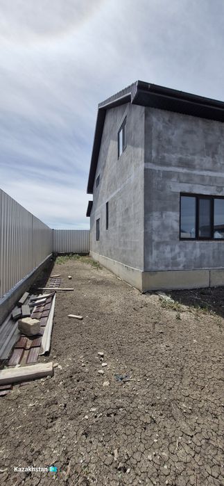 Продается  дом с мансардой в черновой отделке.