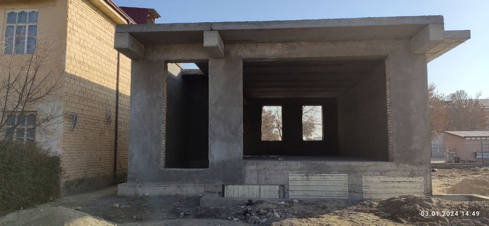 Недостроенный здание