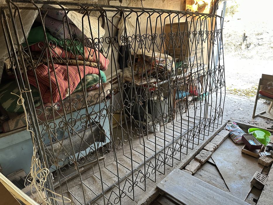 Продаются металлические решетки на веранду в хорошем состоянии