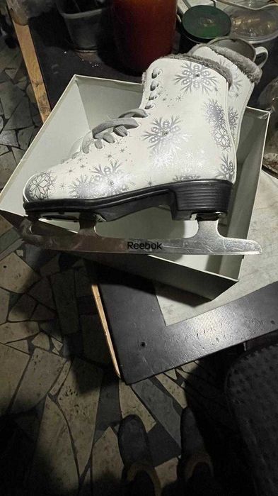 Продам коньки Reebok