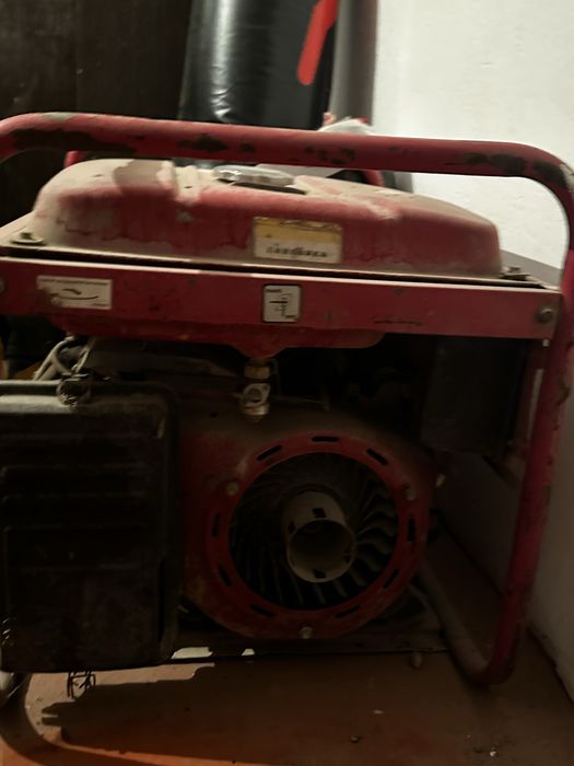 Бензиновый генератор