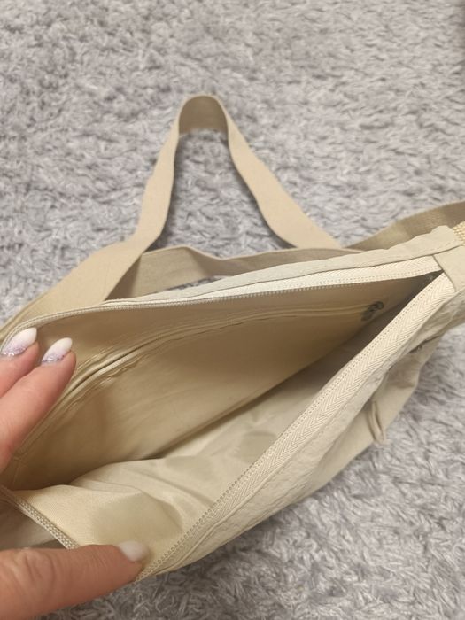 Шушлякова бежова чанта