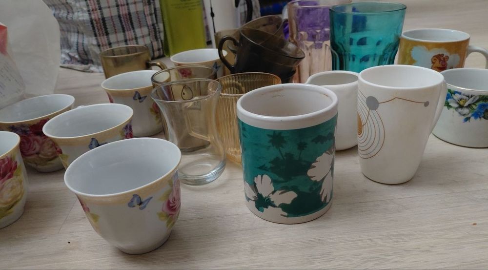 Продам кружки с блюдцами, стаканы