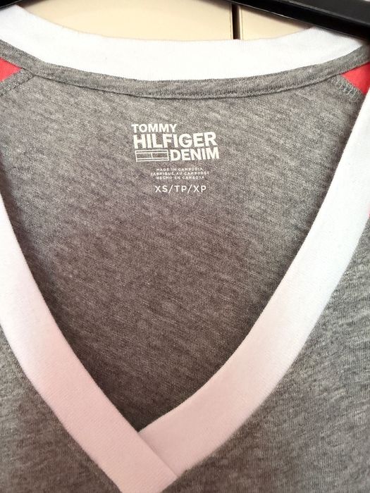 Тениска Tommy Hilfiger размер XS. Памук 100%. Нова.