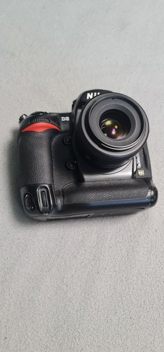 Nikon d3 stare buna body , 2 carduri , 3 acumulatorii, incarcator 200k cadre