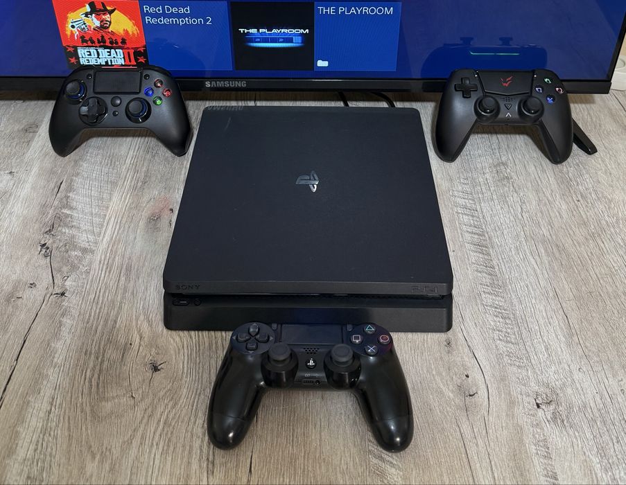 Playstation 4 slim 1TB Goldhen