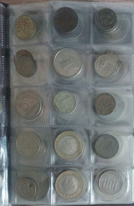 Монеты разных номиналов и годов