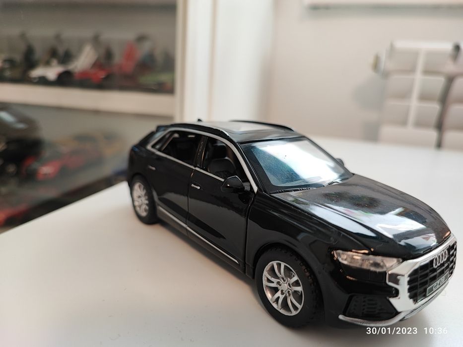 Machetă Audi Q8 1:32