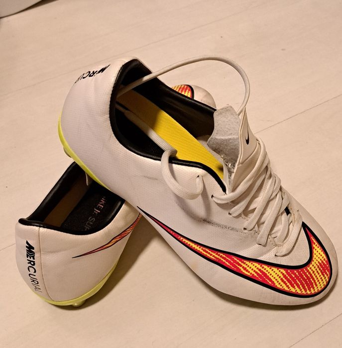 Детски бутонки NIKE 37.5 номер