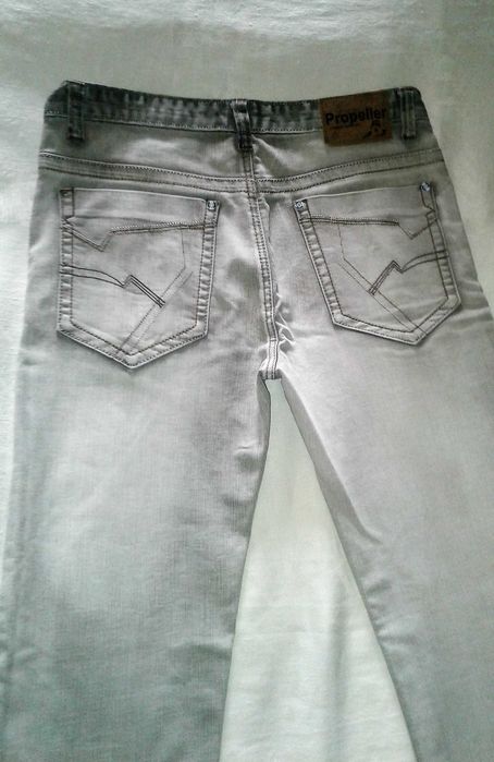 Джинсы Бело-серые. 48 размер