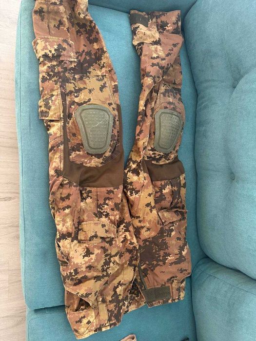 Pantaloni tactici Invader Gear combat / airsoft cu genunchiere