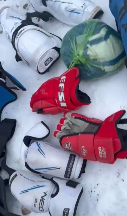 Продам хоккейный форму