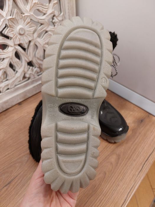 Cizme impermeabile mărime 33, îmblănite.