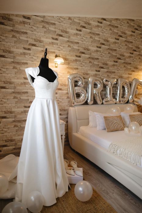 Inchiriez manechine / bust rochie de mireasa si costum de mire