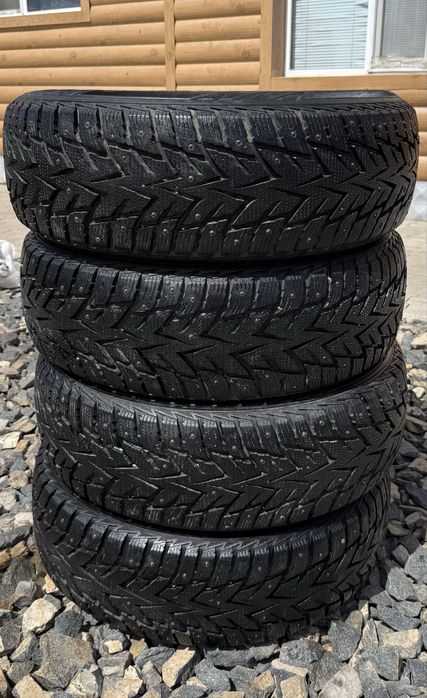 Зимние шины с шипами 235/60R18